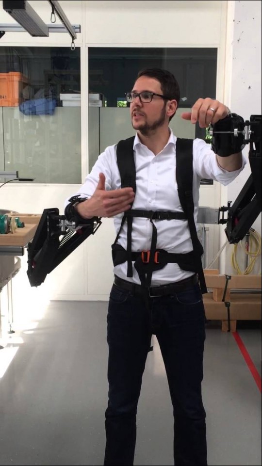 This Exoskeleton Rig Makes Factory Workers 10 Times Stronger High T3ch