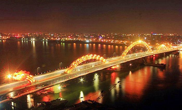 Han River Bridge In Da Nang City Vietnam Incorporates Fire-Breathing LED Dragon