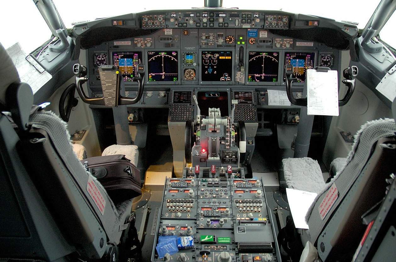 Starting up a Boeing 737 Airplane Is What Every Geek Wants to Know