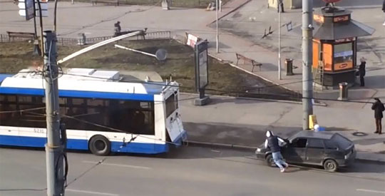 Only in Russia - Man Attaches Car to Get Pulled by Bus