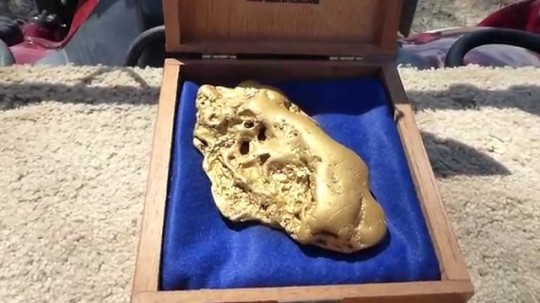 Miner Discovers Massive Gold Nugget - HIGH T3CH