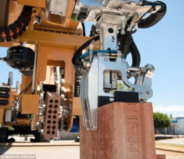 This Amazing Robot Builds Houses in Just 2-Days